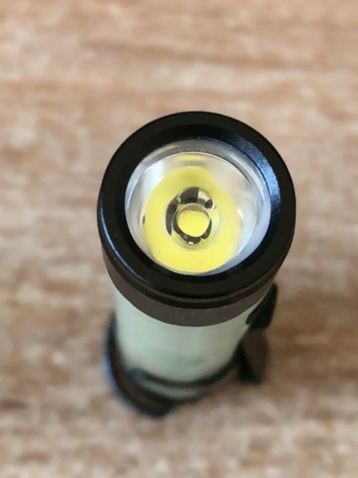 Linterna Mini de Bolsillo Gopeak 300 lm – Recargable con Clip y Zoom